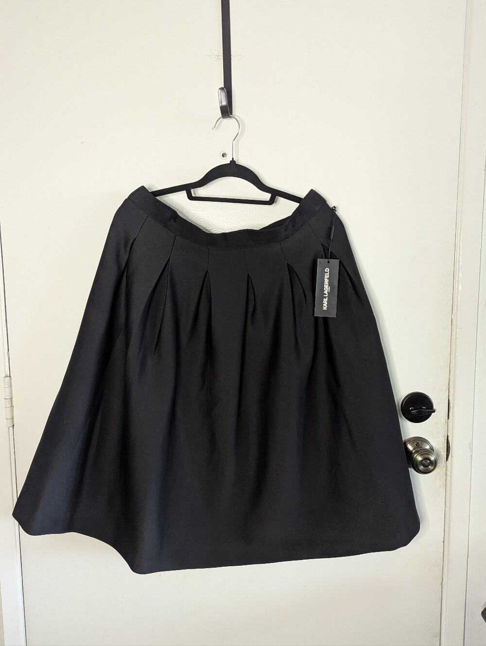 Karl Largerfield Black Pleated Skirt 16 NWT No Pockets